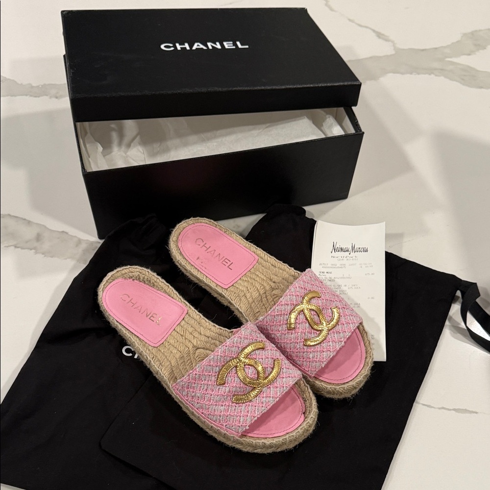 CHANEL Pink tweed mules